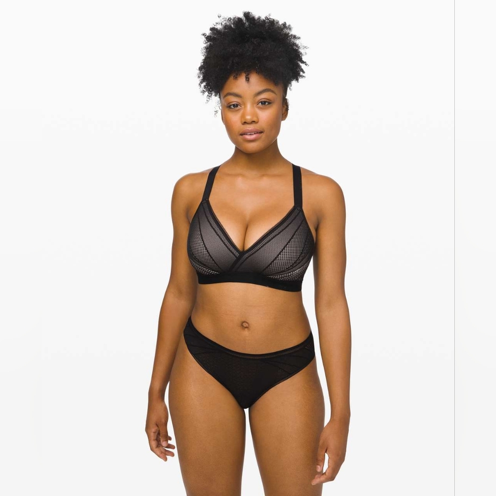 Lululemon Awake to Lace Bra in Black / Barely Beige